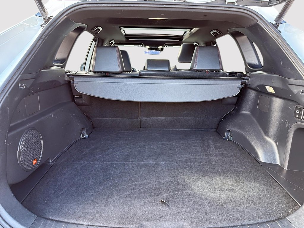 Toyota RAV4 Prime  2023 à Drummondville, Québec - 6 - w1024h768px
