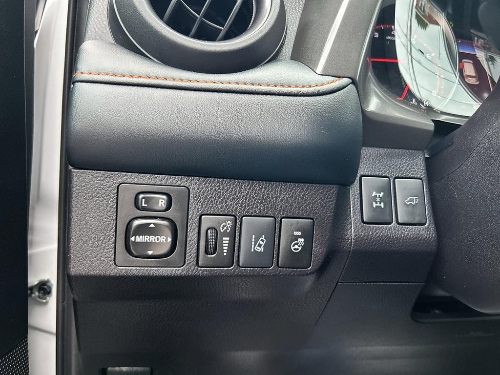 2018  RAV4 SE in Drummondville, Quebec - 19 - w1024h768px