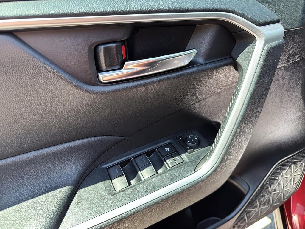 2022 Toyota RAV4 XLE in Drummondville, Quebec - 11 - w1024h768px