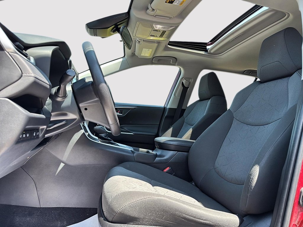 2022 Toyota RAV4 XLE in Drummondville, Quebec - 8 - w1024h768px