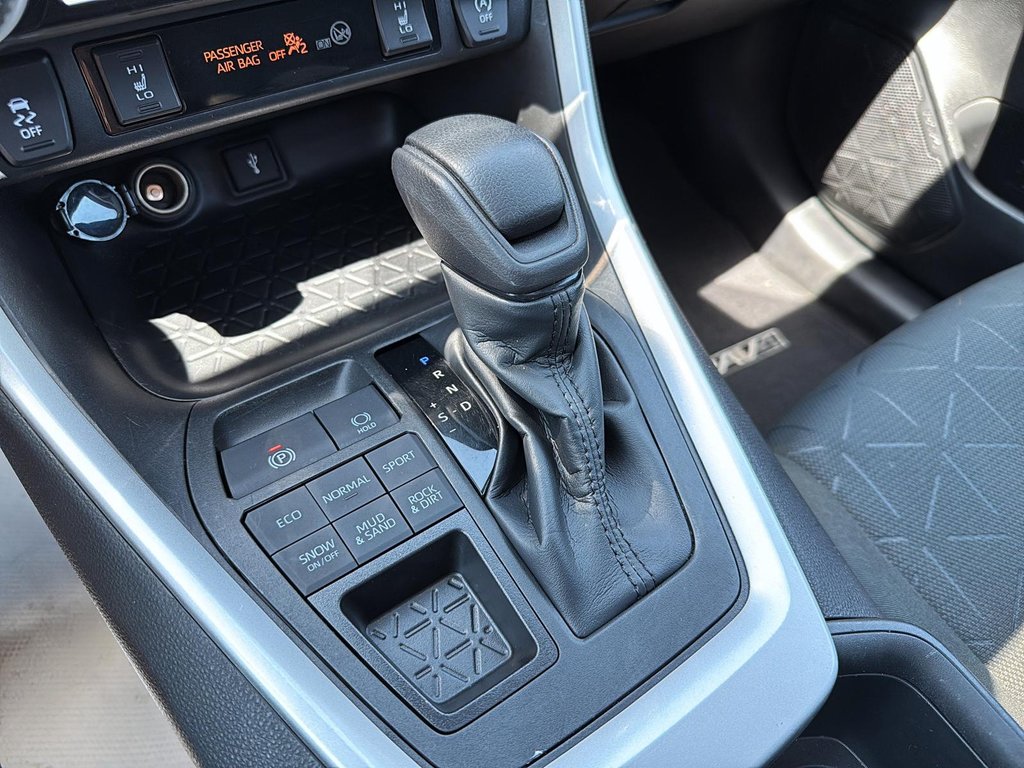 2022 Toyota RAV4 XLE in Drummondville, Quebec - 18 - w1024h768px