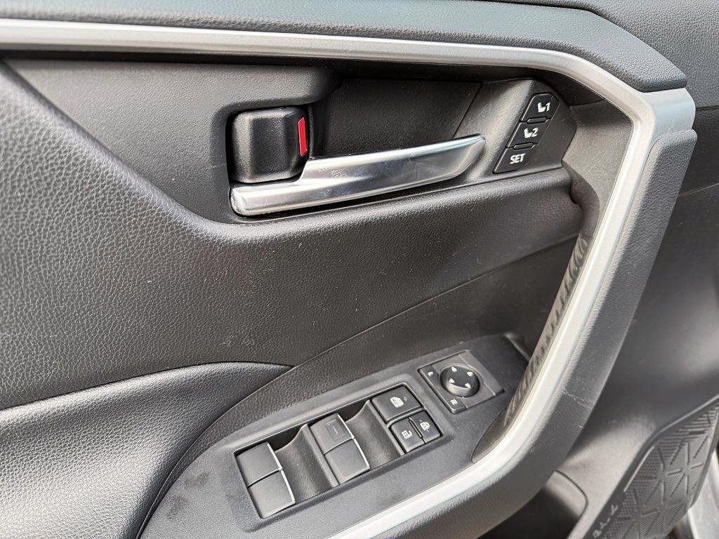 2023 Toyota RAV4 XLE in Drummondville, Quebec - 10 - w1024h768px