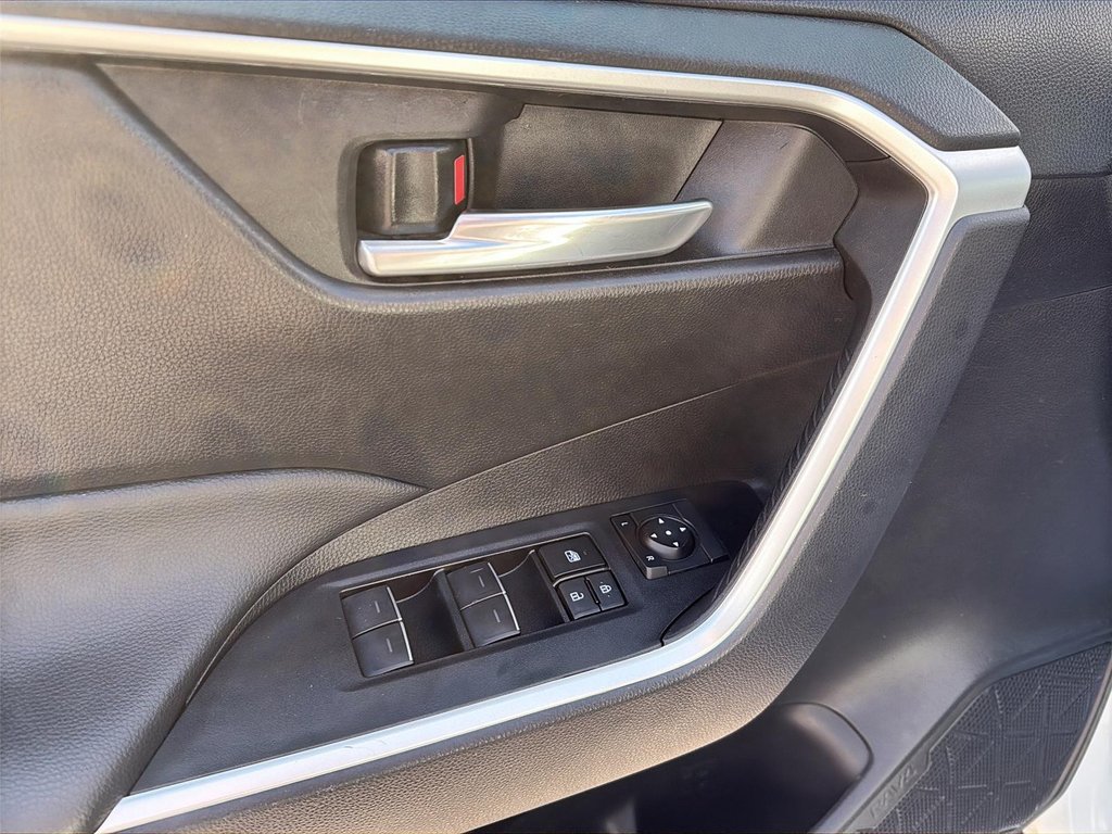 2024 Toyota RAV4 Hybrid XLE in Drummondville, Quebec - 10 - w1024h768px