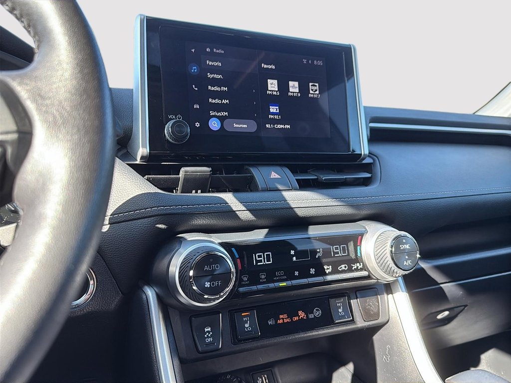 2024 Toyota RAV4 Hybrid XLE in Drummondville, Quebec - 16 - w1024h768px