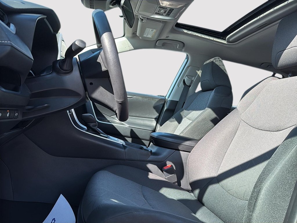 2024 Toyota RAV4 Hybrid XLE in Drummondville, Quebec - 8 - w1024h768px