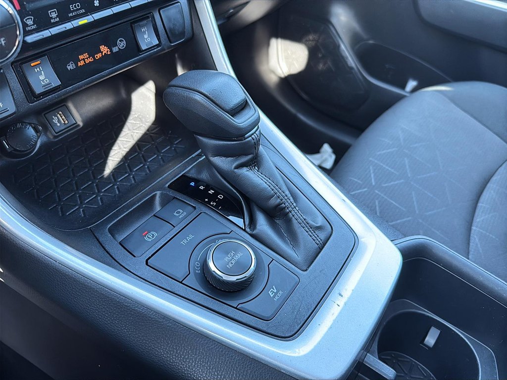 2024 Toyota RAV4 Hybrid XLE in Drummondville, Quebec - 17 - w1024h768px