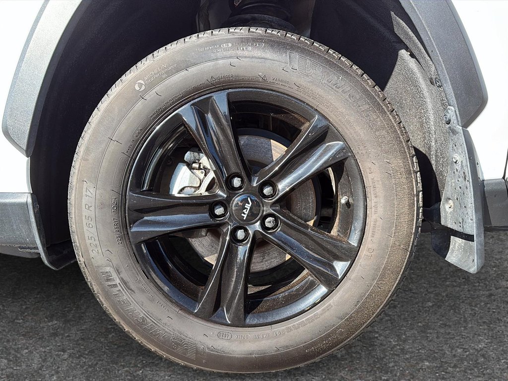 2024 Toyota RAV4 Hybrid XLE in Drummondville, Quebec - 6 - w1024h768px