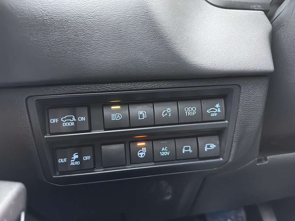 Toyota Sequoia PLATINUM 2024 à Drummondville, Québec - 11 - w1024h768px