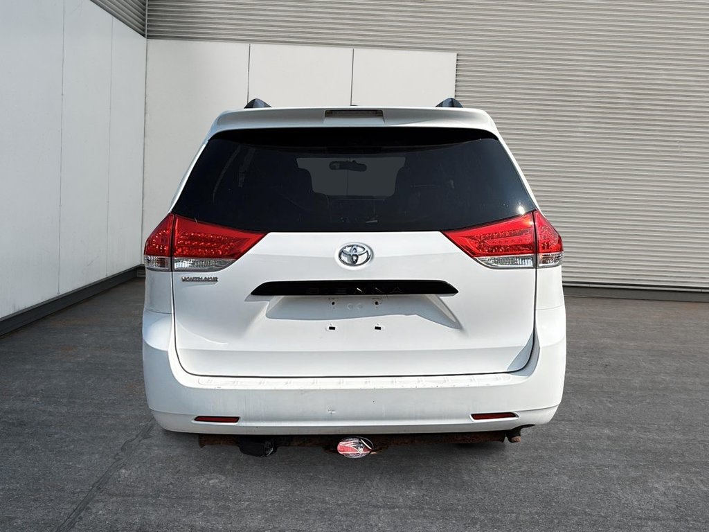 2013 Toyota Sienna in Drummondville, Quebec - 3 - w1024h768px