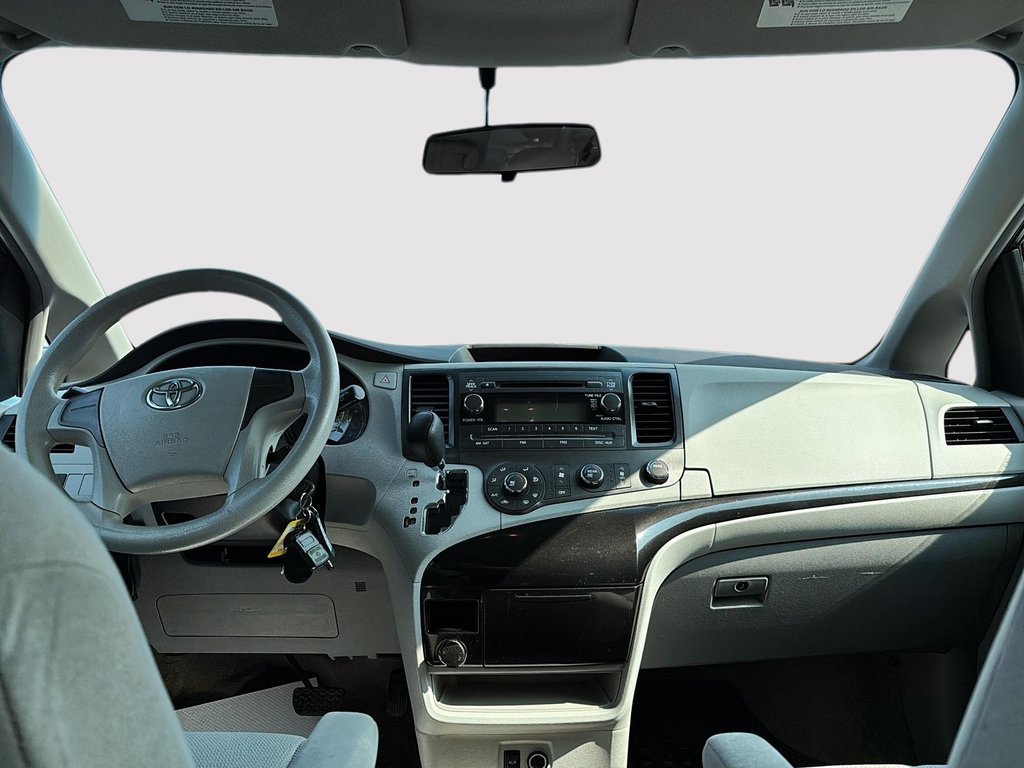 2013 Toyota Sienna in Drummondville, Quebec - 12 - w1024h768px
