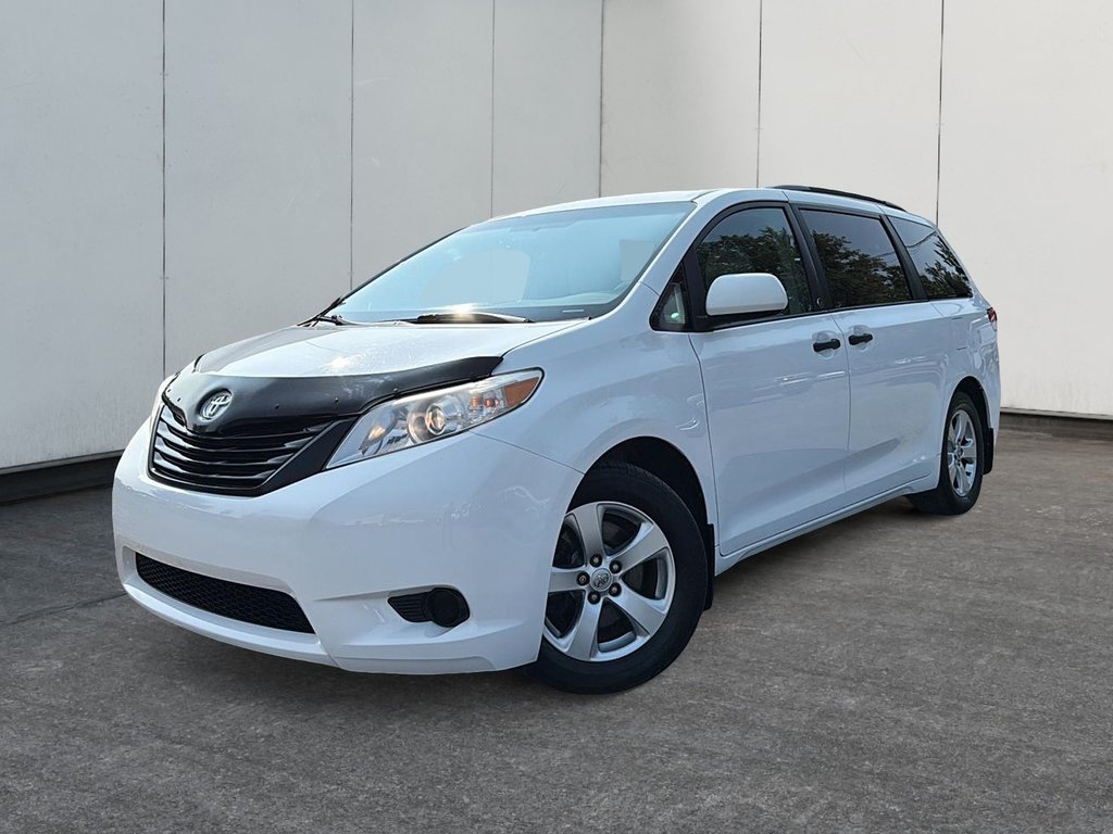 2013 Toyota Sienna in Drummondville, Quebec - 1 - w1024h768px