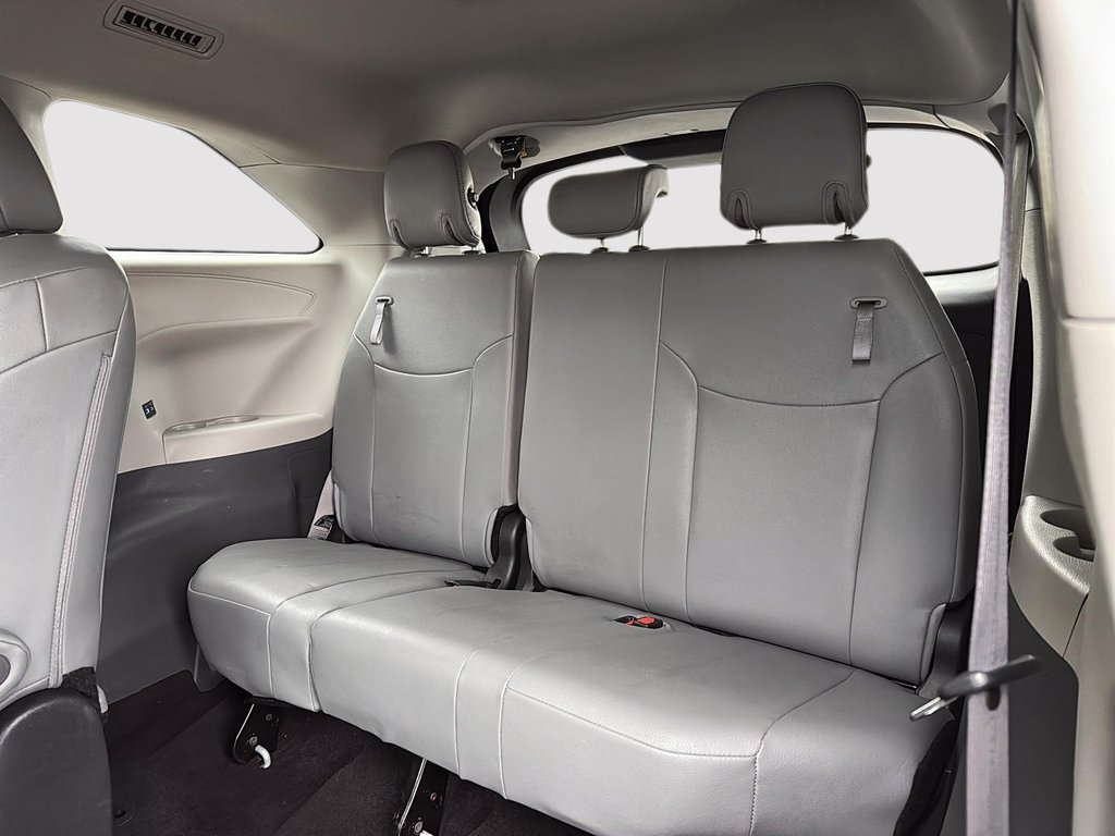 2024 Toyota Sienna in Drummondville, Quebec - 10 - w1024h768px