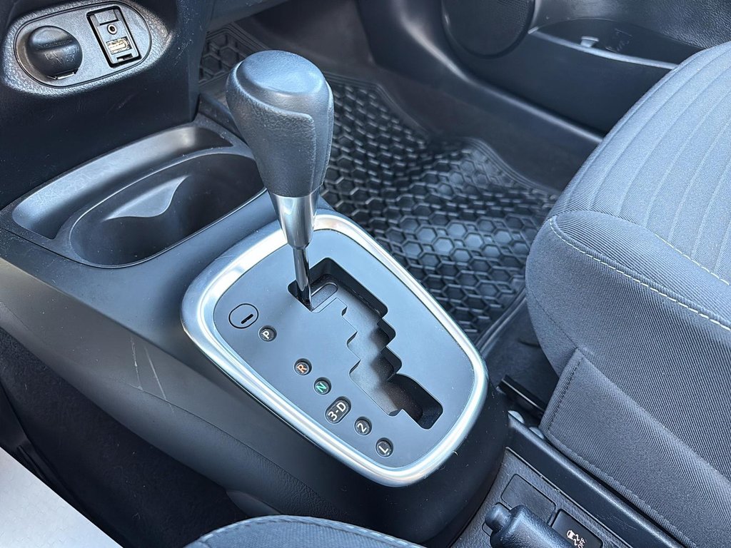 2019 Toyota Yaris Hatchback in Drummondville, Quebec - 16 - w1024h768px