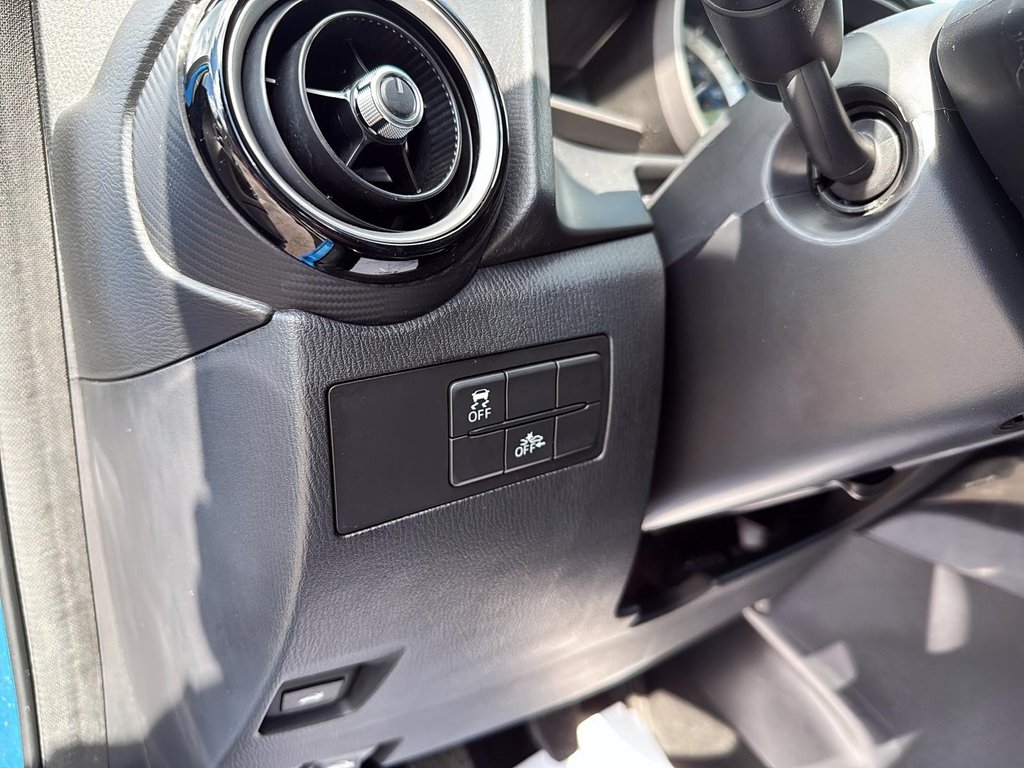 2018 Toyota Yaris Sedan in Drummondville, Quebec - 12 - w1024h768px