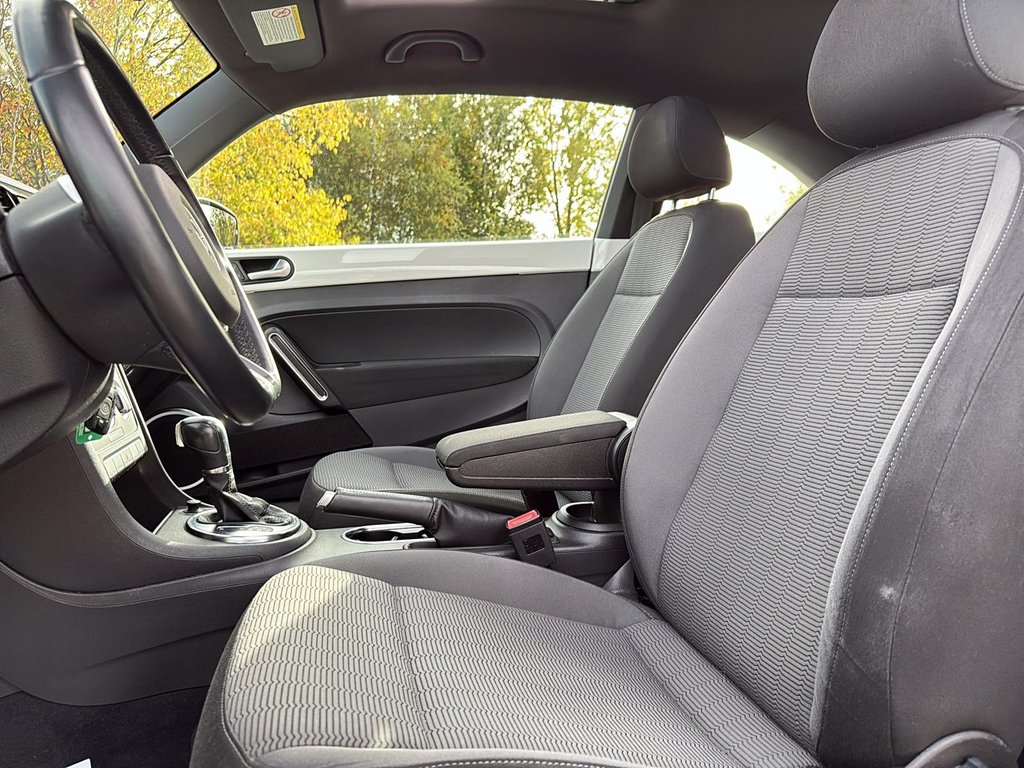 Volkswagen Beetle Coupe  2014 à Drummondville, Québec - 10 - w1024h768px