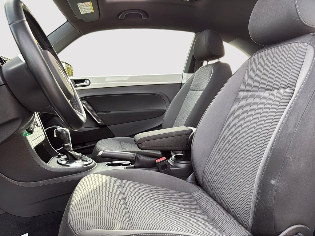 Volkswagen Beetle Coupe  2014 à Drummondville, Québec - 9 - w1024h768px
