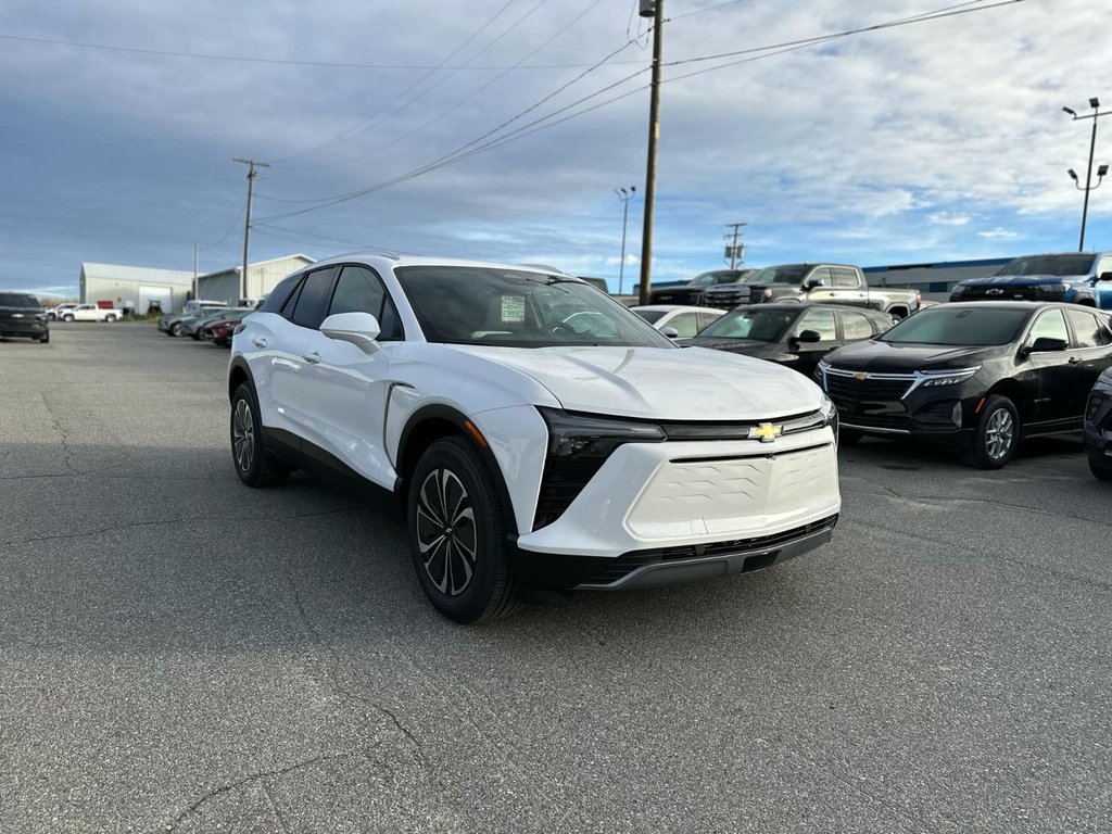 2025 Chevrolet Blazer EV in Amos, Quebec - 3 - w1024h768px