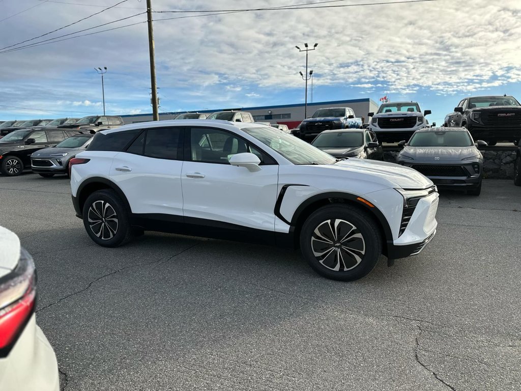 2025 Chevrolet Blazer EV in Amos, Quebec - 4 - w1024h768px