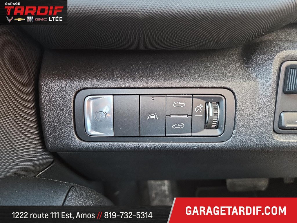 2025 Chevrolet Silverado EV in Amos, Quebec - 16 - w1024h768px