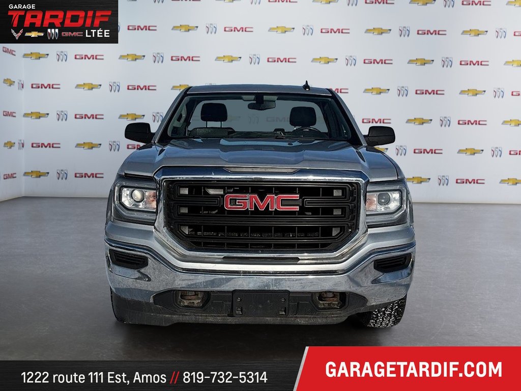 2016 GMC SIERRA, CABINE CLASSIQUE in Amos, Quebec - 2 - w1024h768px