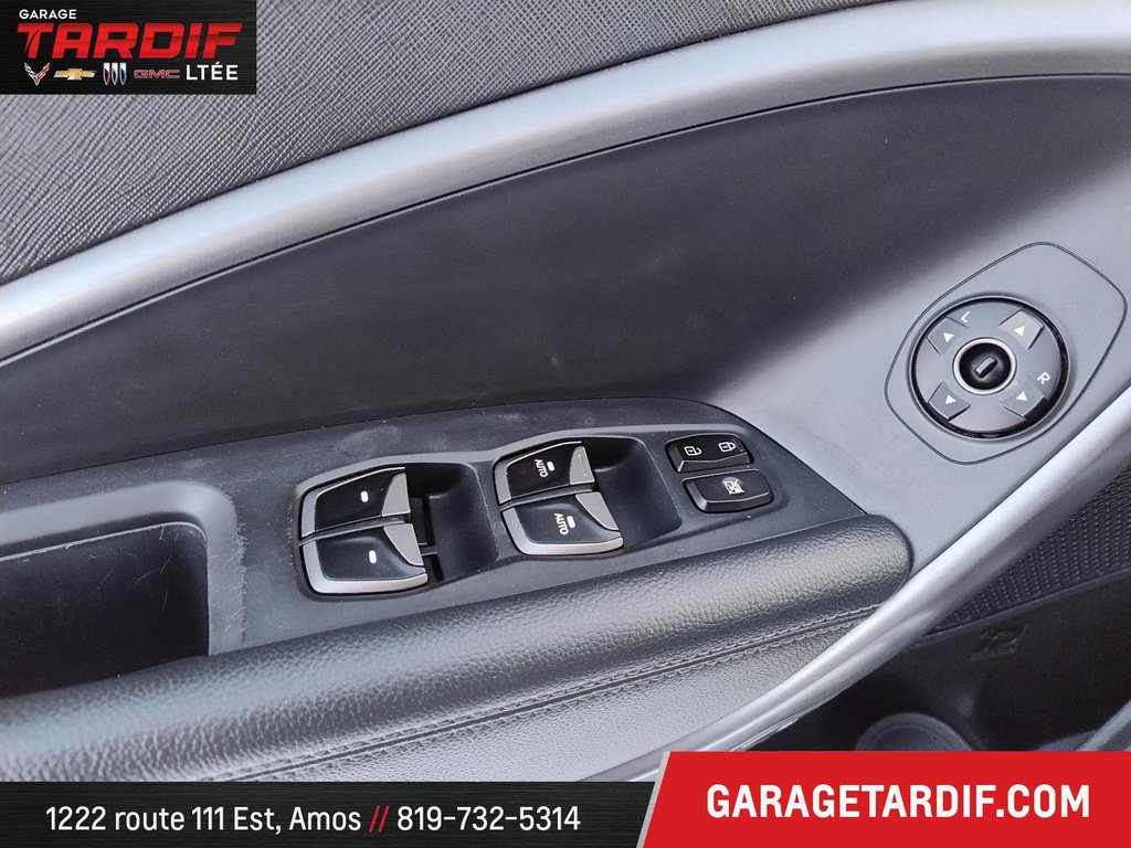 2016 Hyundai Santa Fe in Amos, Quebec - 11 - w1024h768px