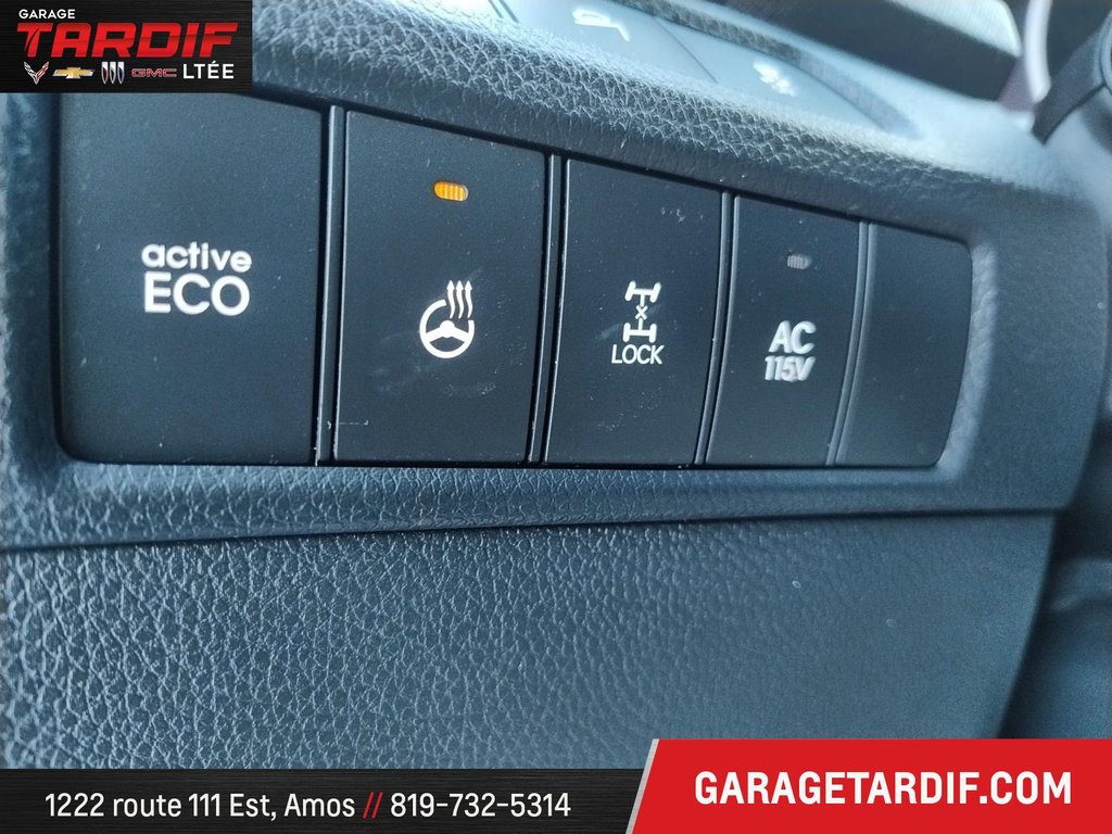 2016 Hyundai Santa Fe in Amos, Quebec - 13 - w1024h768px