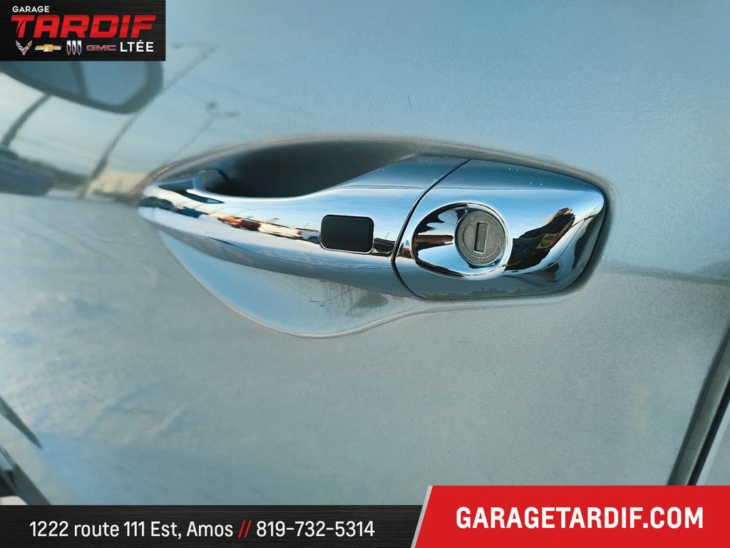 2016 Hyundai Santa Fe in Amos, Quebec - 10 - w1024h768px