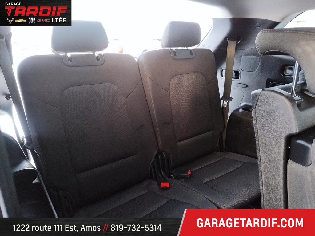 2016 Hyundai Santa Fe in Amos, Quebec - 26 - w1024h768px