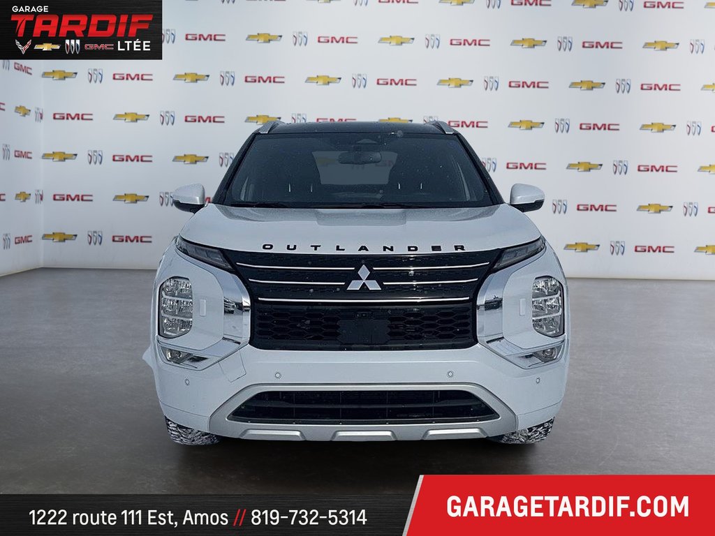 2023 Mitsubishi Outlander in Amos, Quebec - 2 - w1024h768px