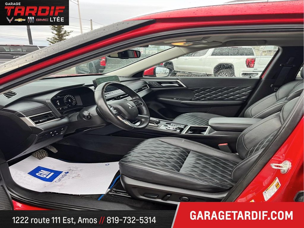 2024 Mitsubishi OUTLANDER in Amos, Quebec - 8 - w1024h768px