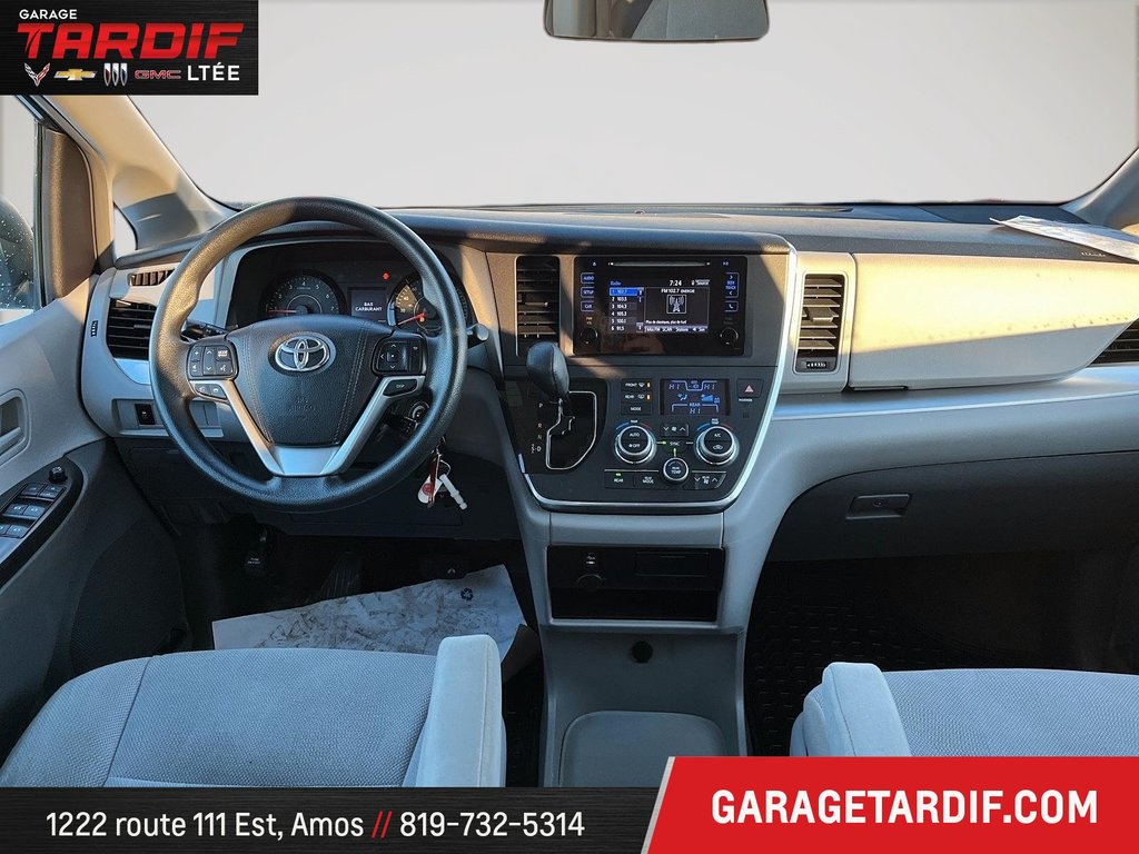 2016 Toyota Sienna in Amos, Quebec - 18 - w1024h768px