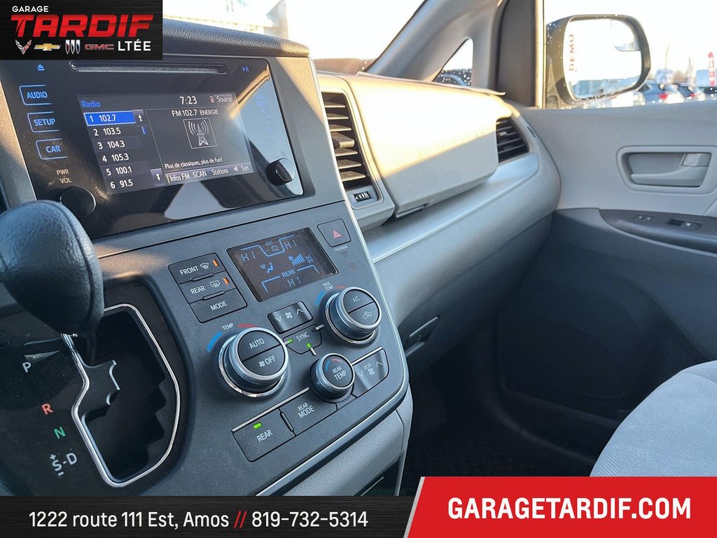 2016 Toyota Sienna in Amos, Quebec - 16 - w1024h768px