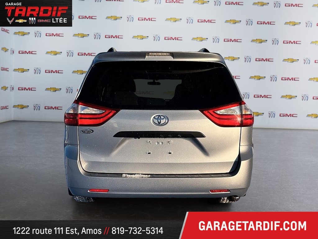 2016 Toyota Sienna in Amos, Quebec - 3 - w1024h768px