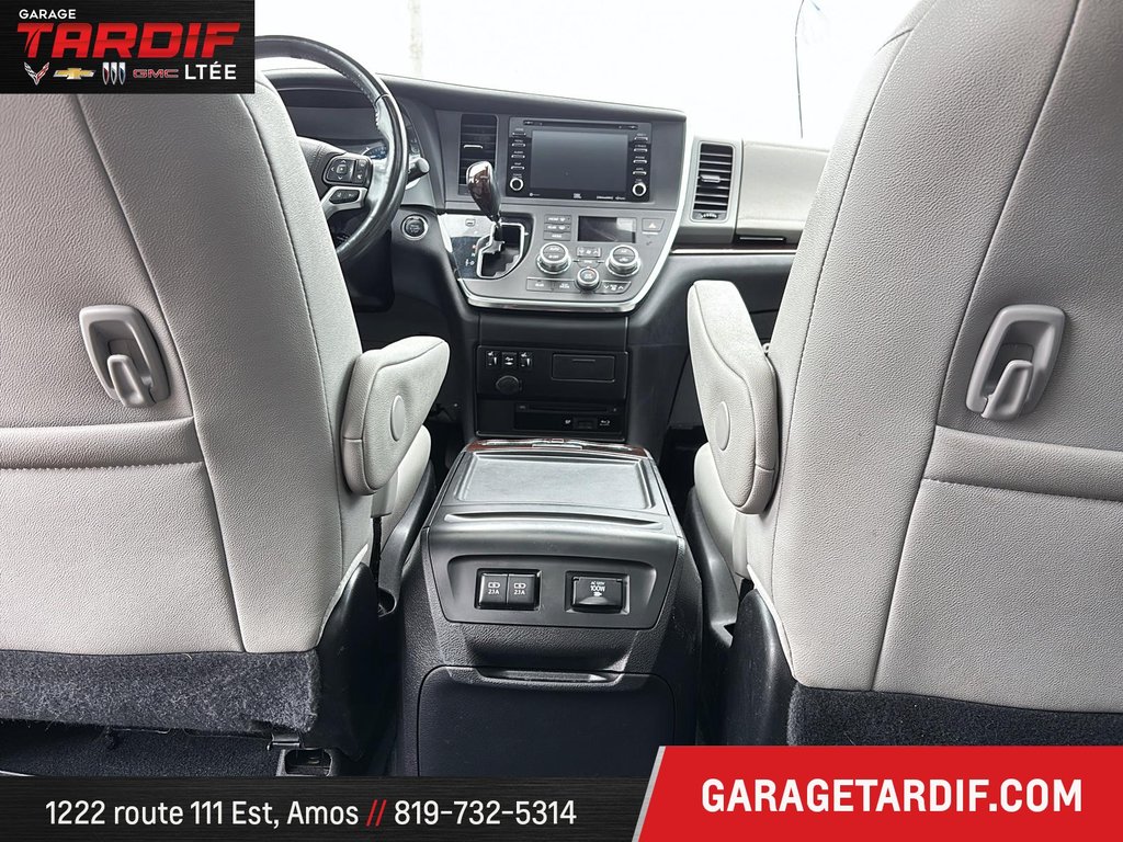 2019 Toyota Sienna in Amos, Quebec - 8 - w1024h768px