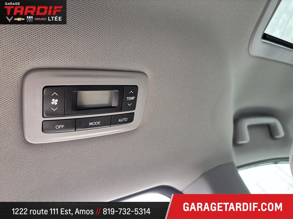 2019 Toyota Sienna in Amos, Quebec - 11 - w1024h768px