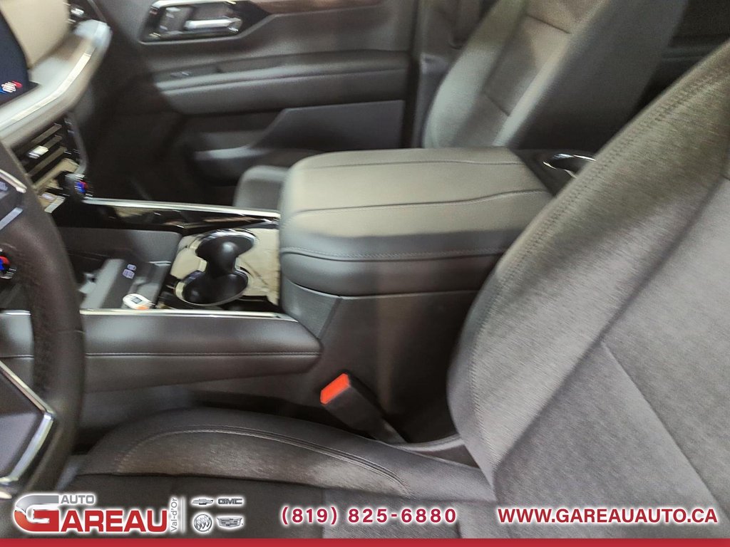 2025 Chevrolet Suburban in Val-d'Or, Quebec - 11 - w1024h768px