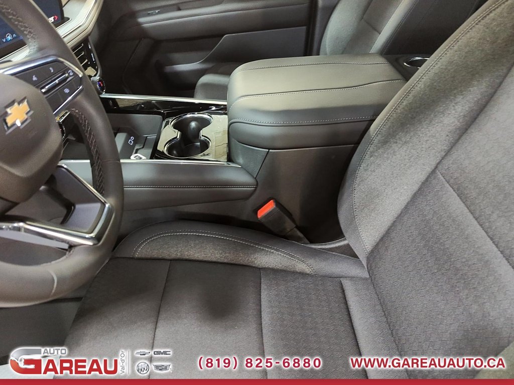 2025 Chevrolet Suburban in Val-d'Or, Quebec - 9 - w1024h768px