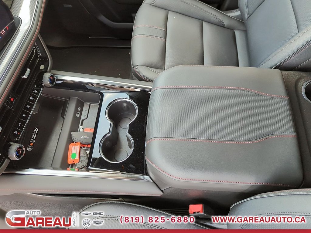 2025 Chevrolet Suburban in Val-d'Or, Quebec - 10 - w1024h768px