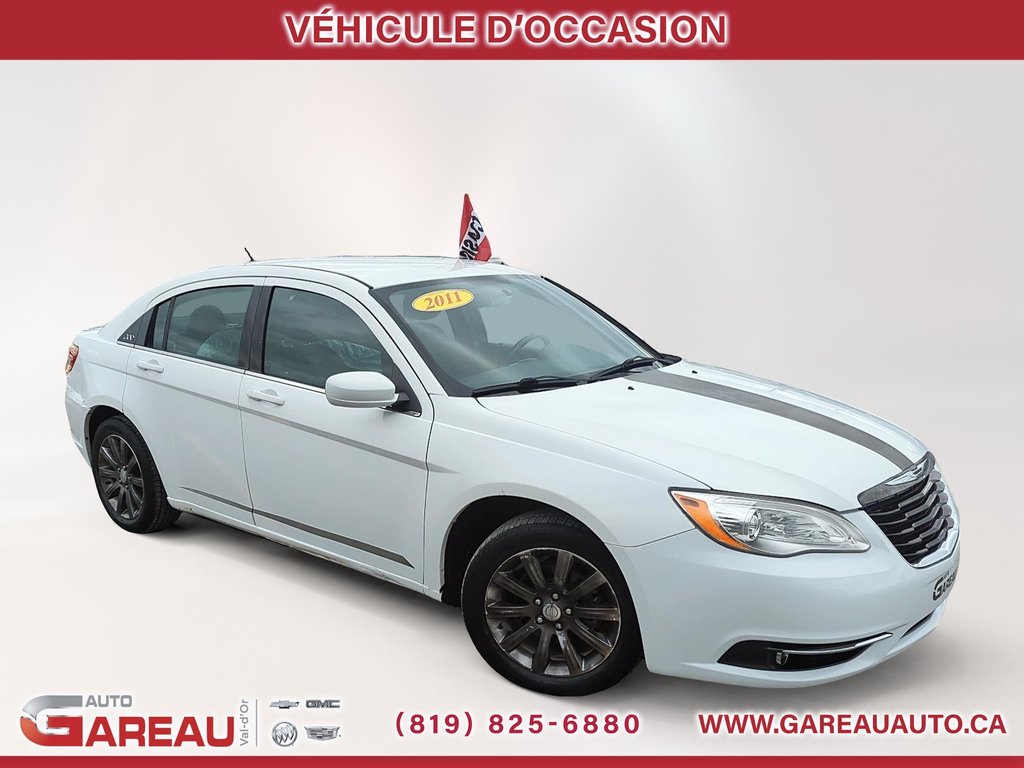 2011 Chrysler 200 in Val-d'Or, Quebec - 20 - w1024h768px