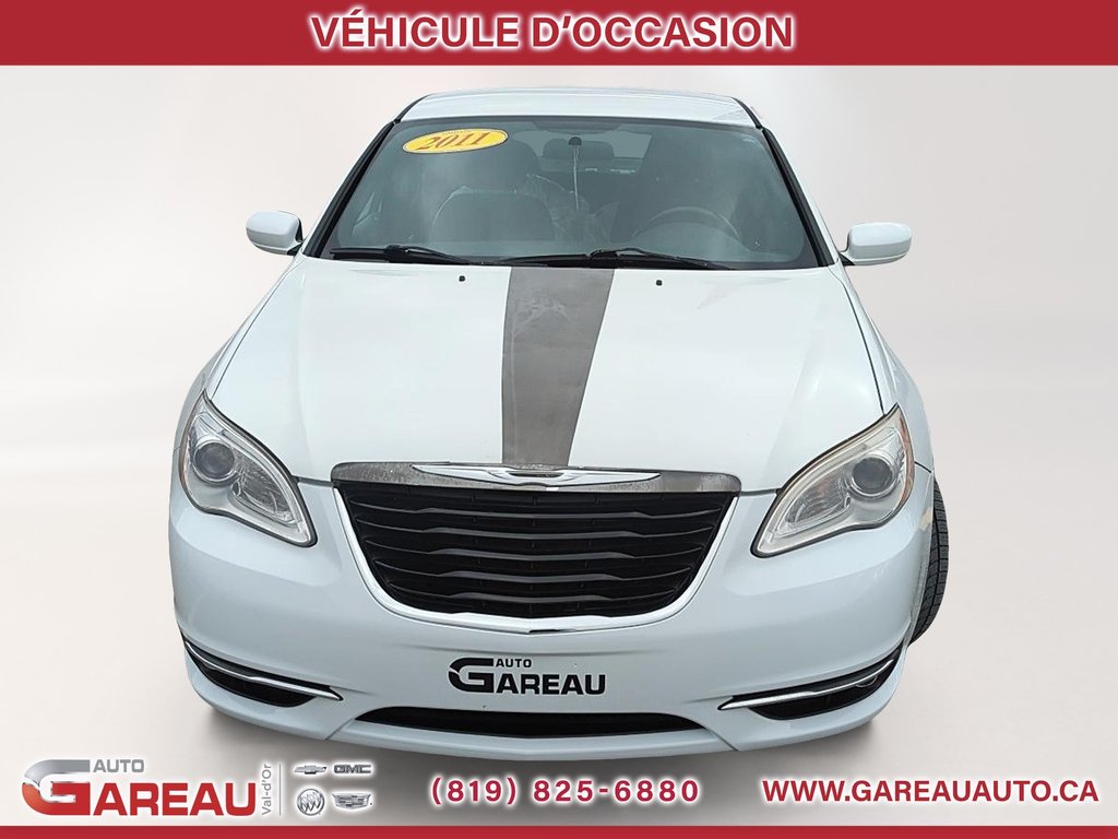 2011 Chrysler 200 in Val-d'Or, Quebec - 2 - w1024h768px