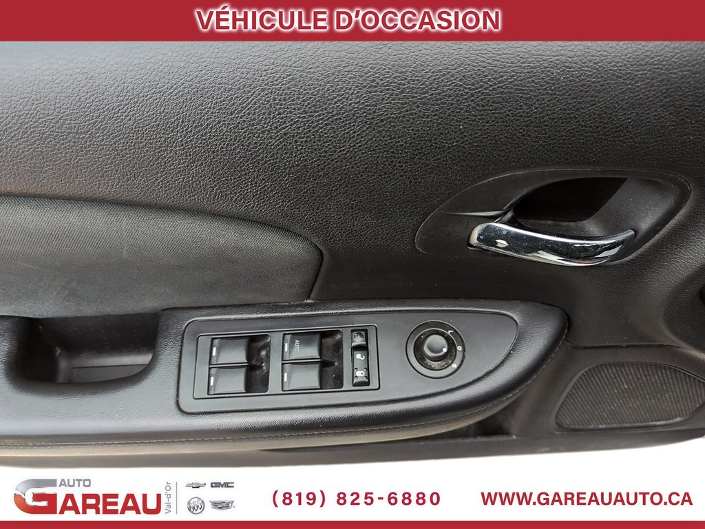 2011 Chrysler 200 in Val-d'Or, Quebec - 11 - w1024h768px