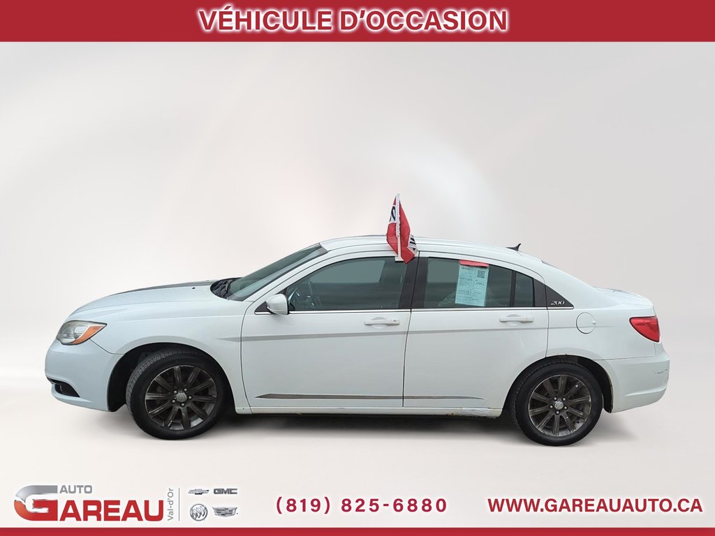 2011 Chrysler 200 in Val-d'Or, Quebec - 5 - w1024h768px