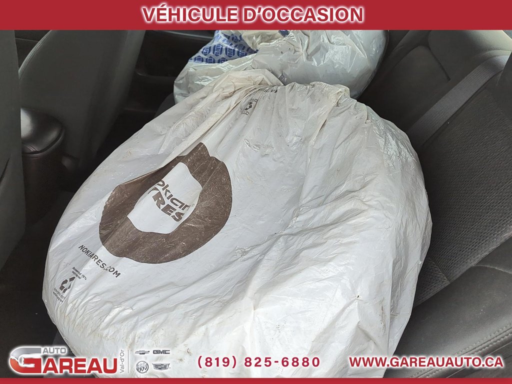 2011 Chrysler 200 in Val-d'Or, Quebec - 19 - w1024h768px