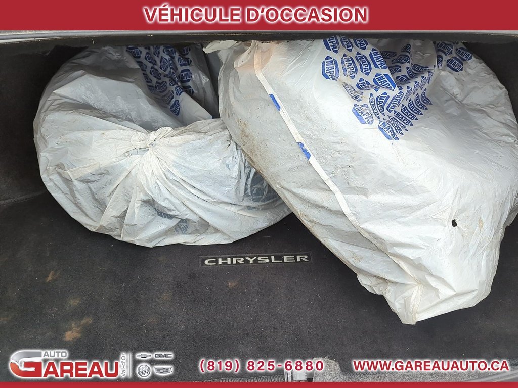 2011 Chrysler 200 in Val-d'Or, Quebec - 6 - w1024h768px