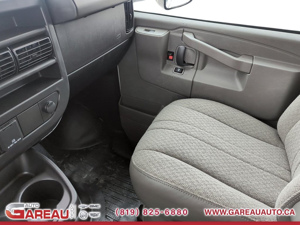 2025 GMC Savana Cutaway 3500 in Val-d'Or, Quebec - 20 - w1024h768px