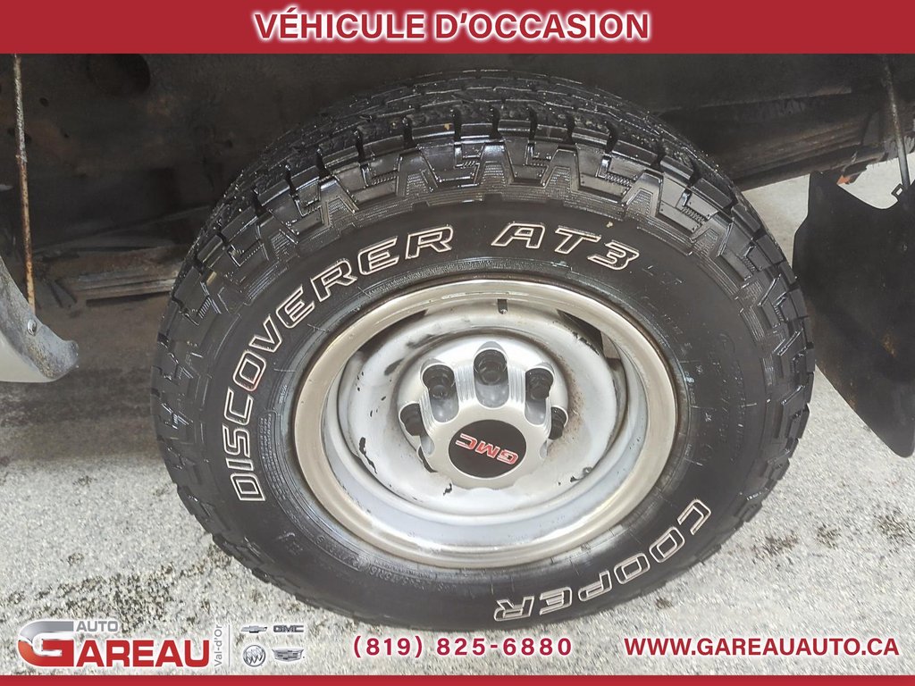 2002 GMC Sierra 2500HD in Val-d'Or, Quebec - 7 - w1024h768px