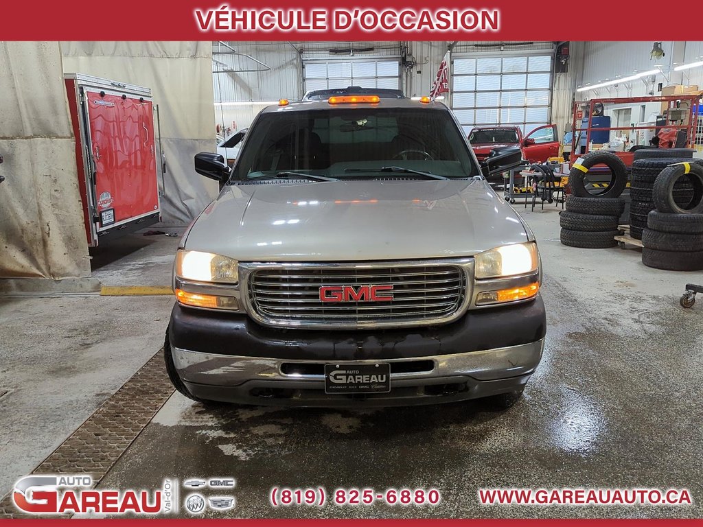 2002 GMC Sierra 2500HD in Val-d'Or, Quebec - 2 - w1024h768px