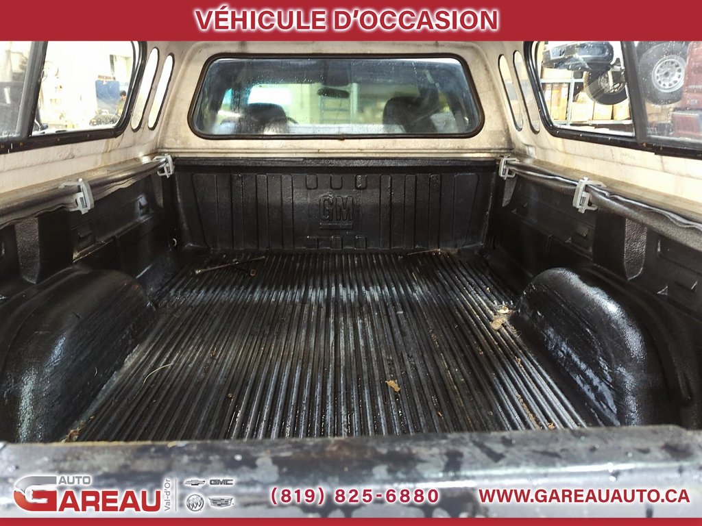 2002 GMC Sierra 2500HD in Val-d'Or, Quebec - 17 - w1024h768px