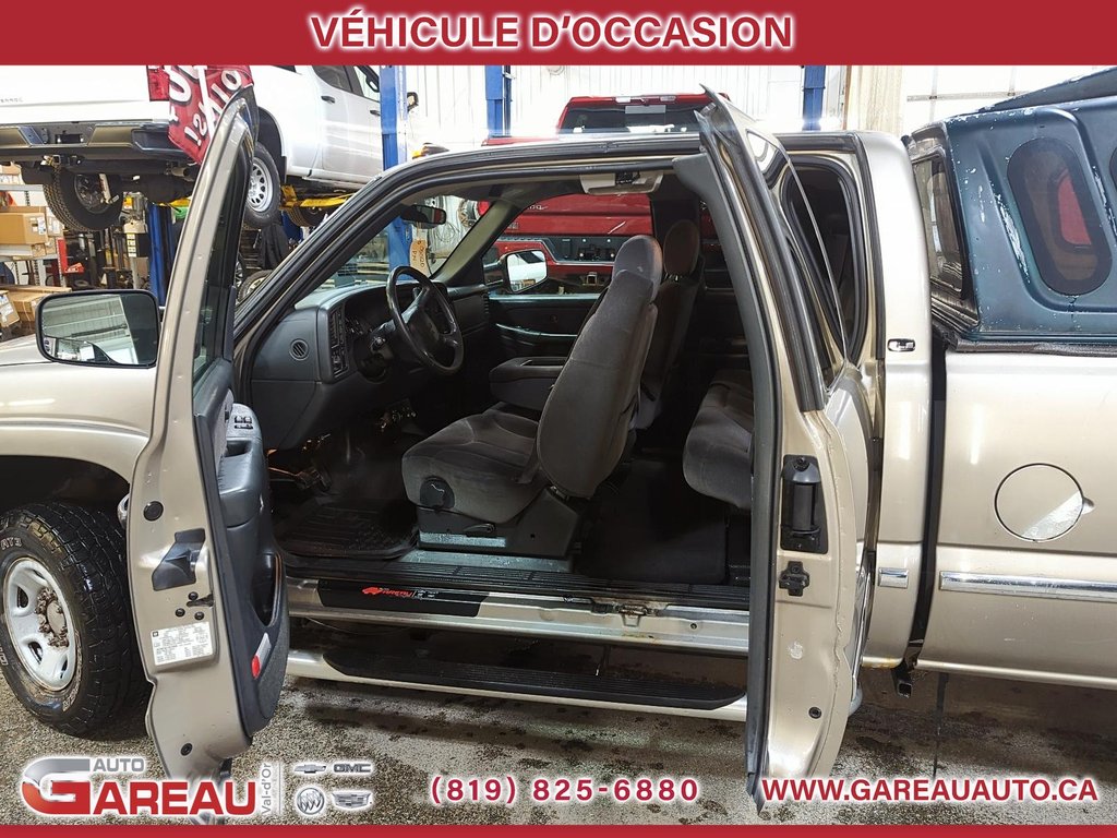2002 GMC Sierra 2500HD in Val-d'Or, Quebec - 24 - w1024h768px