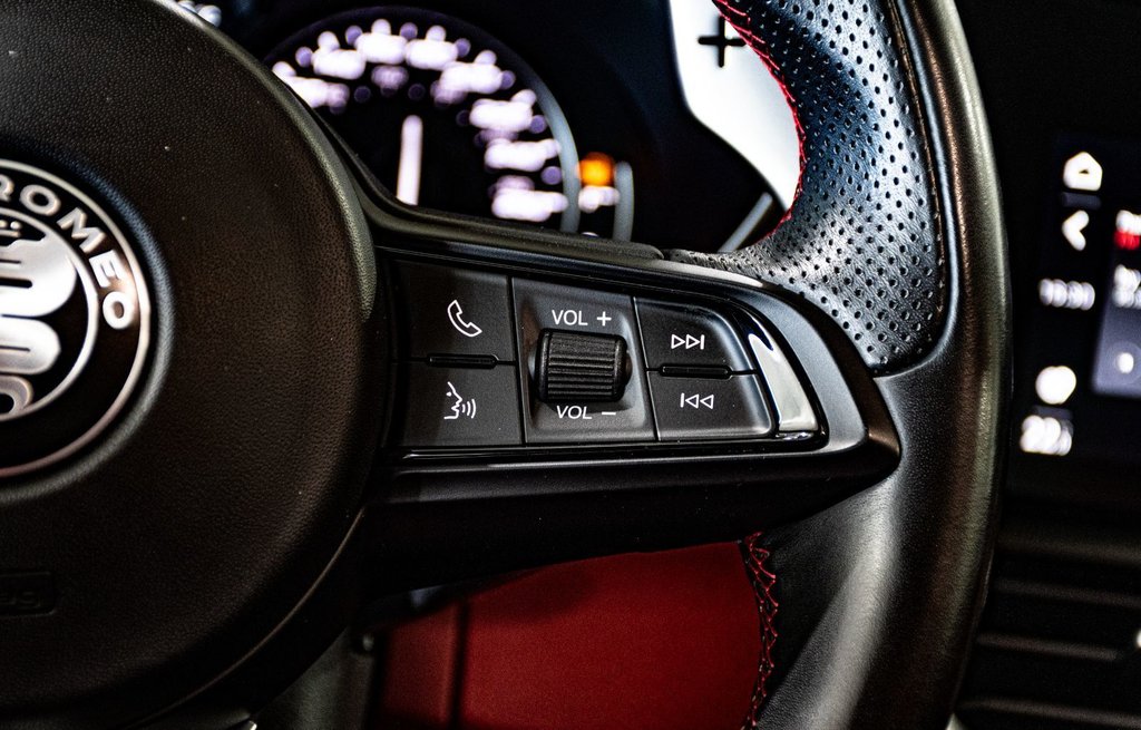 Alfa Romeo GIULIA Ti SPORT CUIR ROUGE TOIT OUVRANT NAVIGATION CAMERA 2021 à Montréal, Québec - 38 - w1024h768px